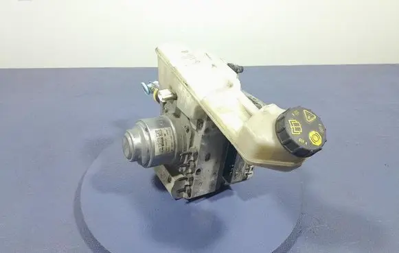 Ford Focus ABS Pump JX612D335AN