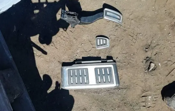 Volkswagen Golf VII Foot rest pad/dead pedal brak
