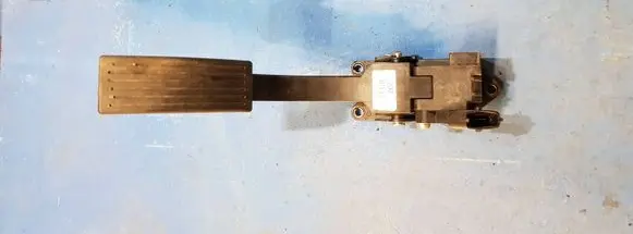 KIA Sorento Accelerator throttle pedal