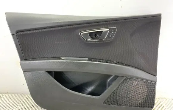 Seat Leon (5F) Front door card panel trim