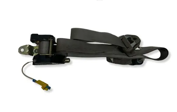 Jeep Cherokee III KJ Front seatbelt 33012767