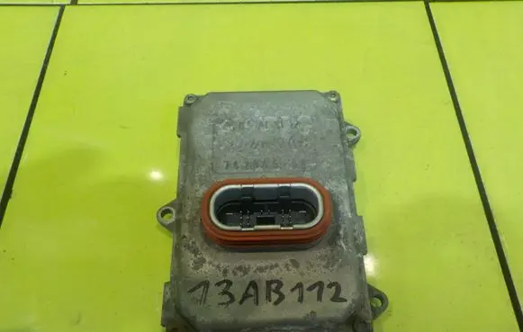 Land Rover Range Rover L322 LED ballast control module YWC500440 13AB112