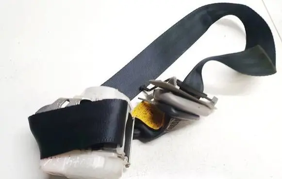 Toyota Yaris Middle seatbelt (rear) h073901 r-1400