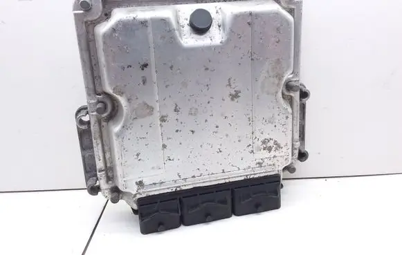 Renault Megane II Engine control unit/module 8200309316 0281011324