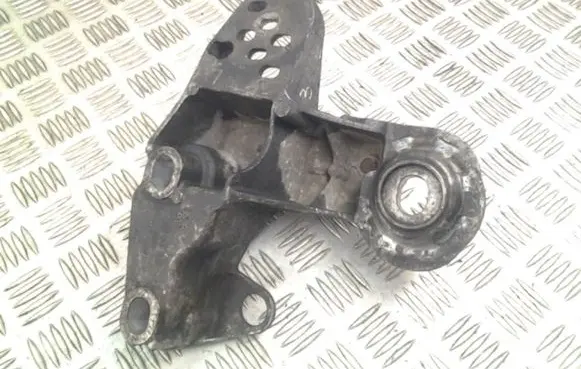 Audi A4 S4 B6 8E 8H Engine mounting bracket 8E0199351