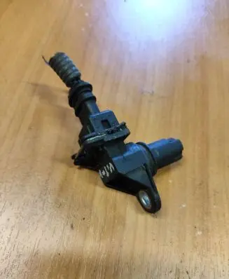 Suzuki Grand Vitara II Crankshaft position sensor 8200709844