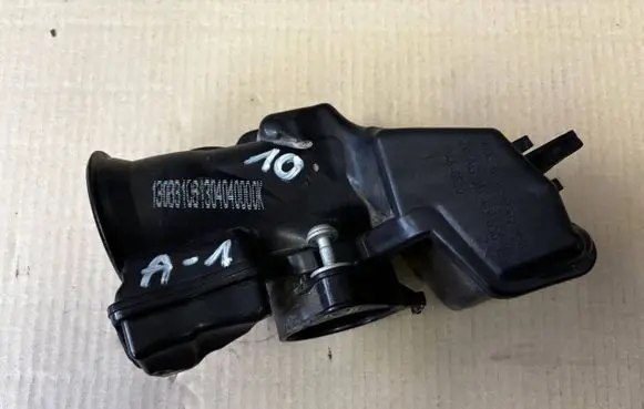 Volkswagen Golf SportWagen Intake resonator 04C129656L