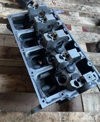 Volkswagen Jetta V Engine head 038103373R