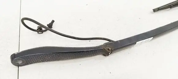 Front wiper blade arm