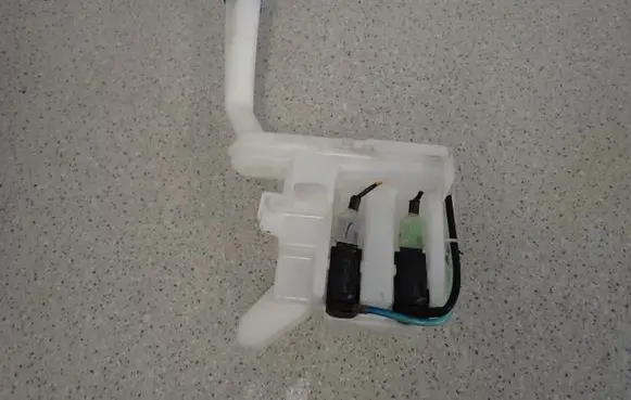 Suzuki Alto Windshield washer fluid reservoir/tank 
