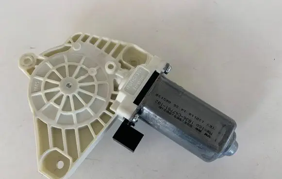 Audi Q5 SQ5 Front door window regulator motor 5Q4959802B