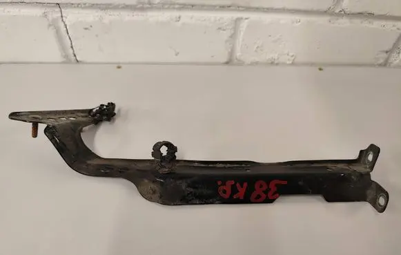 Audi A4 S4 B8 8K Fender mounting bracket 1K0821135