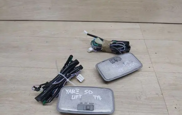 Toyota Yaris Headlining lighting console trim 