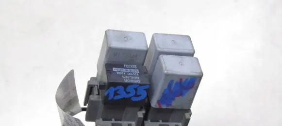 Honda CR-V Relay mounting block 