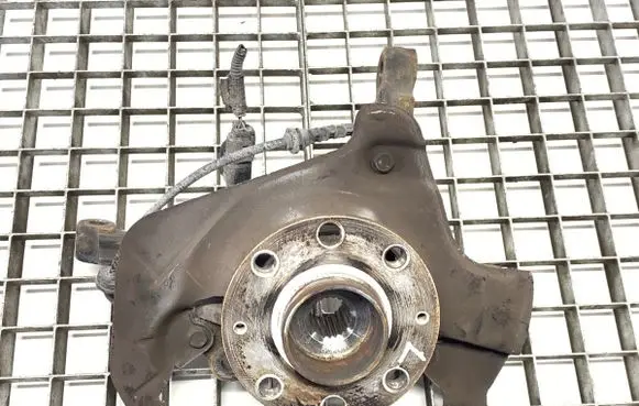 Opel Corsa E Front wheel hub spindle knuckle 13388767