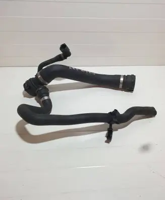 Engine coolant pipe/hose