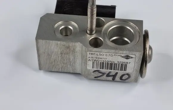 Mercedes-Benz GLS X167 Air conditioning (A/C) expansion valve A1678309701