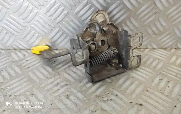 Engine bonnet/hood lock/catch