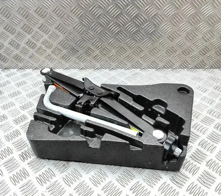 Volkswagen Touareg II Tool set 7D0012219 7P6011031B