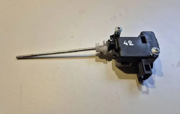 Skoda Octavia Mk2 (1Z) Fuel tank cap lock