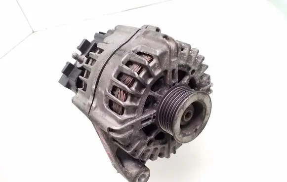 BMW 1 E81 E87 Generator/alternator 7802261