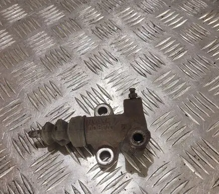 Clutch slave cylinder