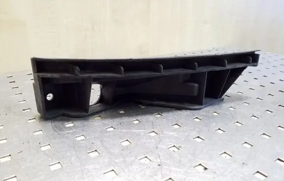 Front bumper mounting bracket