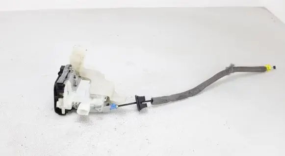 Audi Q3 8U Front door lock 8J2837016E