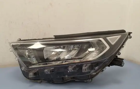 Toyota RAV 4 (XA50) Headlight/headlamp 8118542840 8118542841