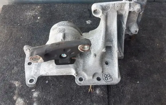 Renault Koleos I Engine mounting bracket 