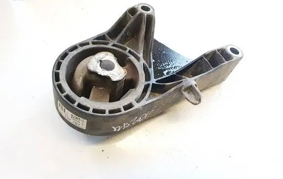 Opel Insignia A Engine mount bracket 13227767