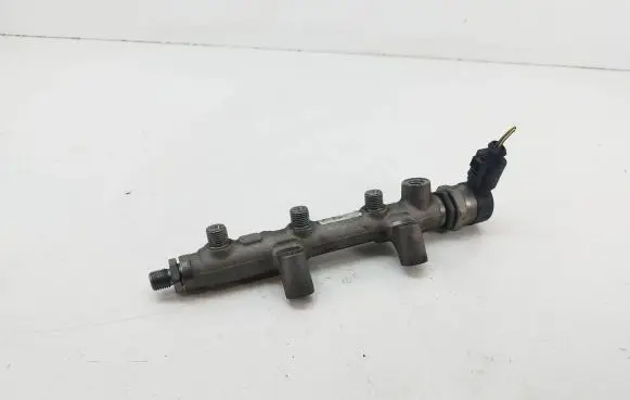 Audi A6 S6 C7 4G Fuel distributor 059130090BS 057130764ad