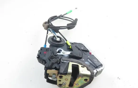 Toyota Avensis T250 Rear door lock 