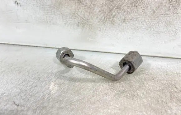 Fuel injector supply line/pipe
