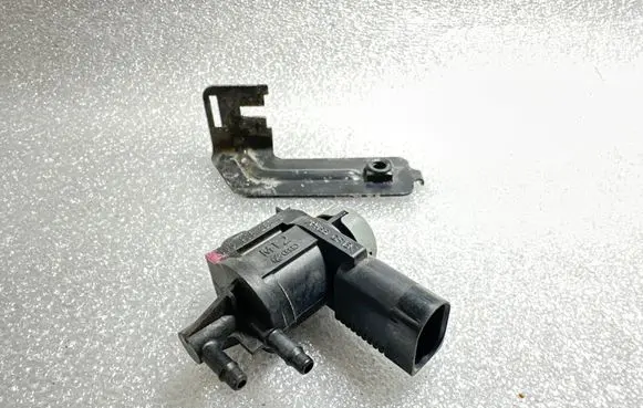 Audi A4 S4 B6 8E 8H Turbo solenoid valve 1J0906283C 4B0906269B