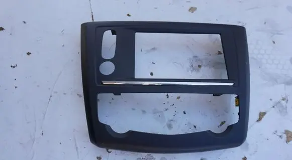 Renault Kadjar Radio/GPS head unit trim 