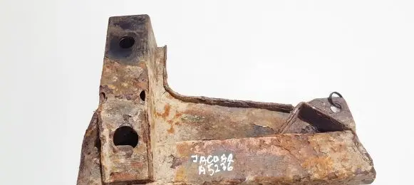 Jaguar X-Type Engine mounting bracket