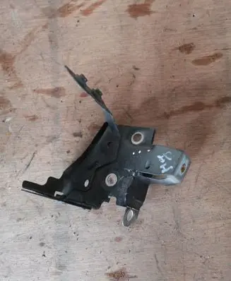 Renault Megane III Fender mounting bracket