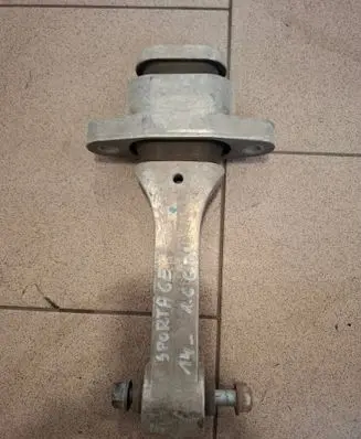 KIA Sportage Gearbox mounting bracket 