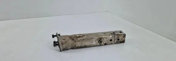 Audi A8 S8 D4 4H Front bumper mounting bracket 4H0806063E