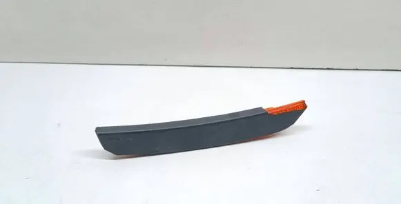 Dodge Durango Front bumper turn signal 68476818AA 00476818AA