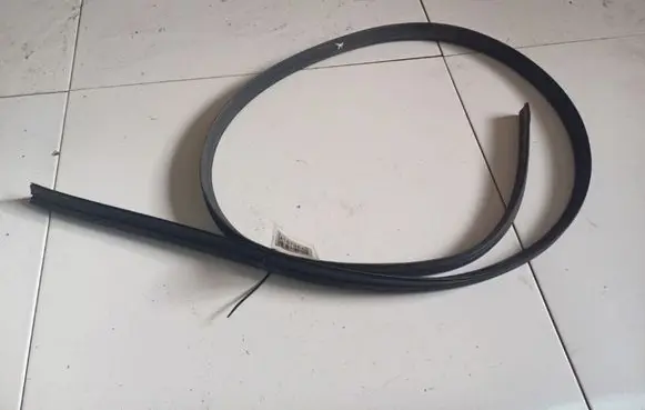 Opel Astra H Rubber seal front coupe door 