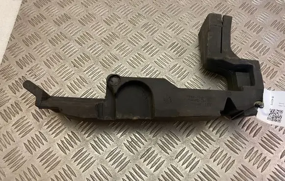 Audi Q5 SQ5 Fender foam support/seal 8R0823731A
