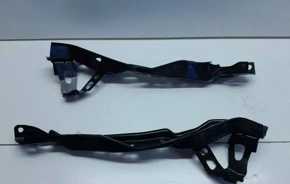 Toyota Prius (XW30) Headlight/headlamp mounting bracket 53201-47040