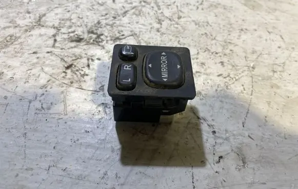 Wing mirror switch