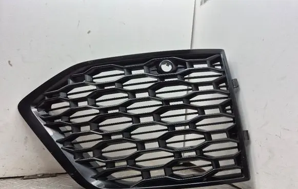Audi Q8 Front bumper lower grill 4M8807680A