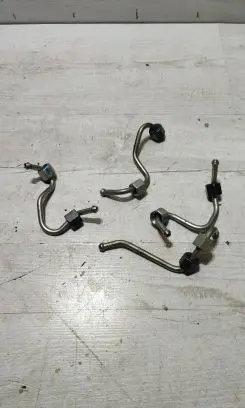Mazda 3 III Fuel injector supply line/pipe 