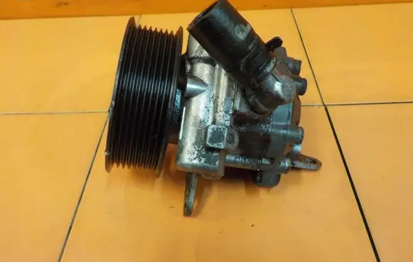 Land Rover Range Rover L322 Power steering pump 7696974131 307A2