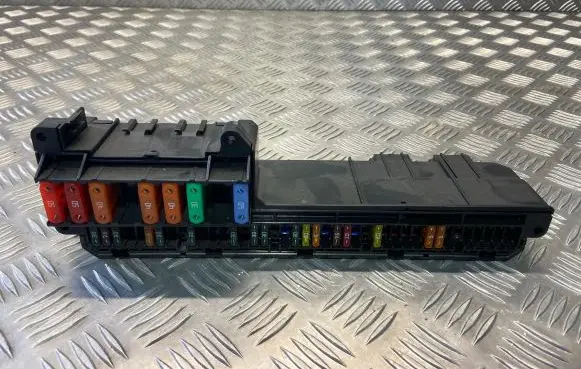 BMW 5 E60 E61 Fuse module 6957330