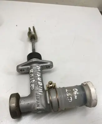Mitsubishi Pajero Sport I Master brake cylinder